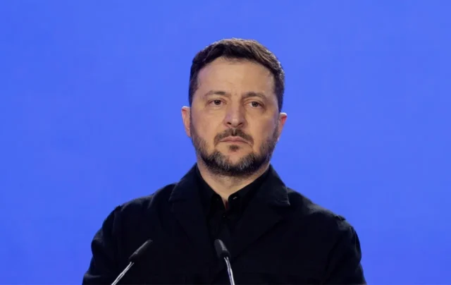 Відходити з Донбасу чи віддавати своїх людей Україна не збирається — Зеленський Відходити з Донбасу чи віддавати своїх людей Україна не збирається — Зеленський