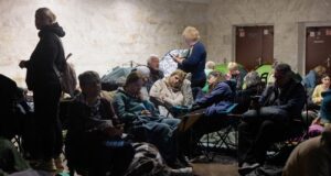 Масована атака на Одесу: дрони та ракети завдають шкоди місту В Одесі пролунали вибухи та перебої зі світлом: місто під ударом дронів та ракет