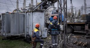 Електропостачання та рух транспорту в Одесі зупинено через нічну атаку Росії Частина Одеси залишилася без світла через атаку РФ, електротранспорт не працює