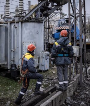 elektromerezhi_poshkodzhennya_remont_naslidki_obstrilu_nemae_svitla__gettyimages_12446a782219922e4.jpg Частина Одеси залишилася без світла через атаку РФ, електротранспорт не працює