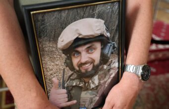 У Луцьку провели в останню дорогу Героя Валерія Скрицького У-Луцьку-провели-в-останню-дорогу-Героя-Валерія-Скрицького