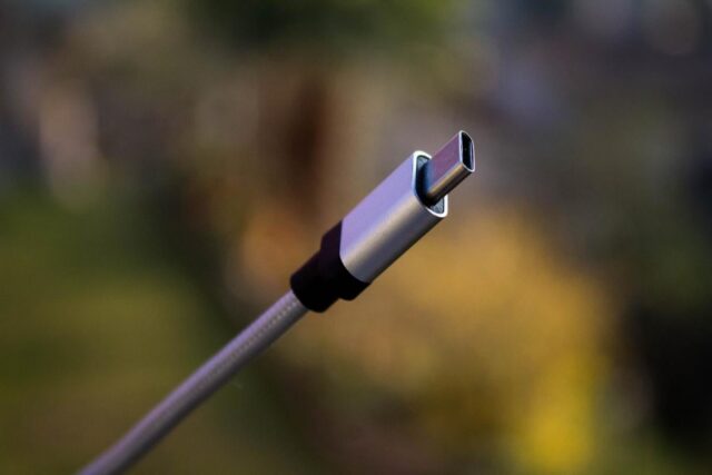 USB-C можна вставляти будь-яким боком, але один із них може працювати краще usb-c-можна-вставляти-будь-яким-боком,-але-один-із-них-може-працювати-краще