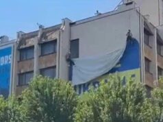 У Косово образились на Україну та зняли український прапор У-Косово-образились-на-Україну-та-зняли-український-прапор