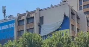 У Косово образились на Україну та зняли український прапор У-Косово-образились-на-Україну-та-зняли-український-прапор
