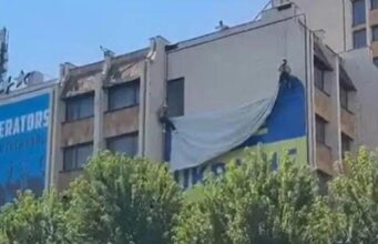 У Косово образились на Україну та зняли український прапор У-Косово-образились-на-Україну-та-зняли-український-прапор
