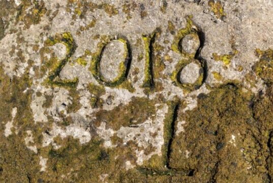 Через посуху в Німеччині з-під води показалися «камені голоду» Через-посуху-в-Німеччині-з-під-води-показалися-«камені-голоду»