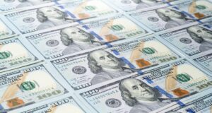 Скільки коштуватимуть 100 доларів: прогноз банкіра до 16 серпня Скільки-коштуватимуть-100-доларів:-прогноз-банкіра-до-16-серпня