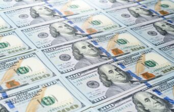 Скільки коштуватимуть 100 доларів: прогноз банкіра до 16 серпня Скільки-коштуватимуть-100-доларів:-прогноз-банкіра-до-16-серпня