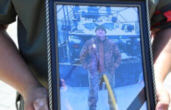 У Луцьку попрощались з Героєм Едуардом Павловським У-Луцьку-попрощались-з-Героєм-Едуардом-Павловським