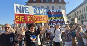 Поляки виступають проти агресії до українців: акції солідарності по всій Польщі «Чи-хтось-згадував-би-про-Волинь-без-політиків»-Реакції-поляків-на-зростання-агресії-проти-українців.