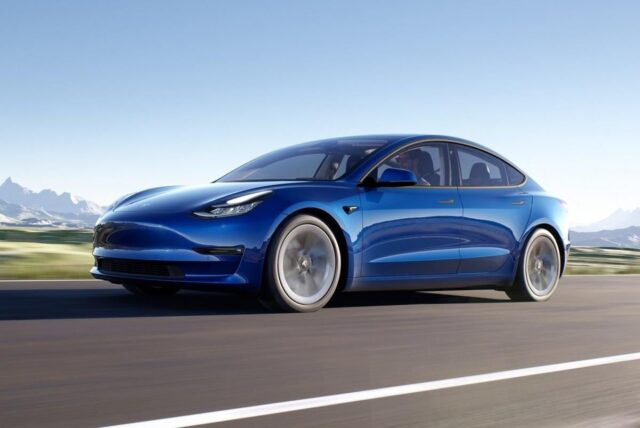 Власник Tesla знайшов простий спосіб заряджати акумулятор електромобіля прямо під час руху Власник-tesla-знайшов-простий-спосіб-заряджати-акумулятор-електромобіля-прямо-під-час-руху