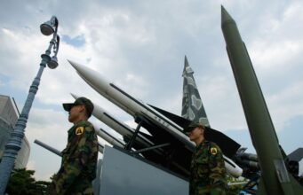 Південна Корея відмовляється постачати летальну зброю Україні Південна Корея дала стриману відповідь на заклик Зеленського щодо ППО для України, – ЗМІ