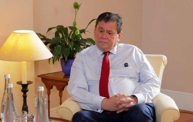 Британський посол: Україна повинна проявити стратегічне терпіння у війні з Росією Що допоможе Україні посадити РФ за стіл переговорів: пояснення посла Британії