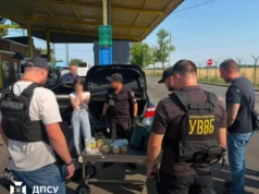 Прикордонники затримали дівчину з психотропами на кордоні з Молдовою 19-річна-дівчина-намагалася-вивезти-до-Молдови-3-кг-психотропів-у-консервних-банках