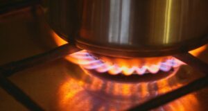 Помаранчеве полум’я на газовій плиті: експерти розповіли, коли варто хвилюватися Помаранчеве-полум’я-на-газовій-плиті:-експерти-розповіли,-коли-варто-хвилюватися