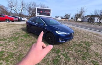 Американець купив електрокар Tesla “наосліп” за 9500 доларів: на нього чекав великий сюрприз Американець-купив-електрокар-tesla-“наосліп”-за-9500-доларів:-на-нього-чекав-великий-сюрприз