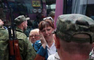 У Росії затримують чоловіків для примусової військової служби У РФ почали тестувати бусифікацію: чоловіків забирають просто з вулиць