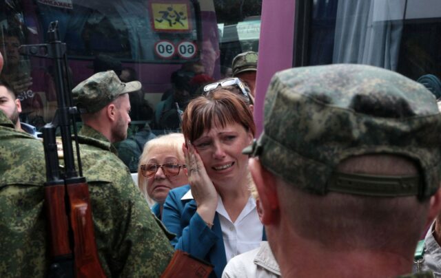 У Росії затримують чоловіків для примусової військової служби У РФ почали тестувати бусифікацію: чоловіків забирають просто з вулиць