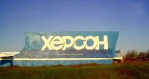 Масована атака дронів на Херсон: двоє загиблих та двоє поранених У-Херсоні-внаслідок-масованої-атаки-дронів-загинули-двоє-людей,-ще-двоє-поранені