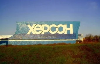 Масована атака дронів на Херсон: двоє загиблих та двоє поранених У-Херсоні-внаслідок-масованої-атаки-дронів-загинули-двоє-людей,-ще-двоє-поранені