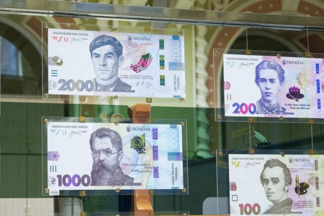 За одну купюру – понад 100 тисяч гривень: на які банкноти полюють колекціонери За-одну-купюру-–-понад-100-тисяч-гривень:-на-які-банкноти-полюють-колекціонери