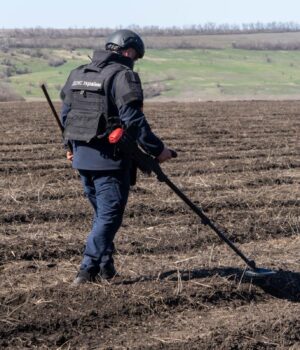 Громади-зможуть-отримати-гроші-на-гуманітарні-витрати-і-розмінування:-що-відомо