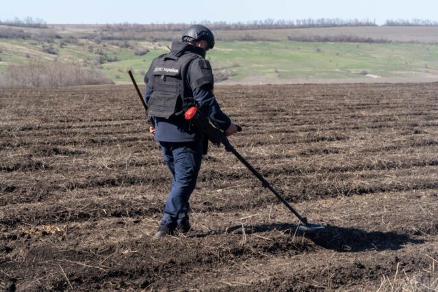 Громади зможуть отримати гроші на гуманітарні витрати і розмінування: що відомо Громади-зможуть-отримати-гроші-на-гуманітарні-витрати-і-розмінування:-що-відомо