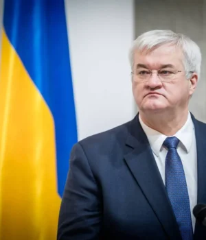 Навмисна-спроба-залякати-і-загострити-напруженість-–-в-Україні-візит-путіна-на-японський-острів-Ітуруп.