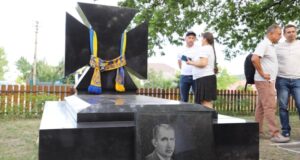 Останки полковника Євгена Коновальця повернули в Україну Останки-засновника-ОУН,-полковника-Євгена-Коновальця-перевезли-в-Україну.-Прощання-і-перепоховання-–-у-Києві