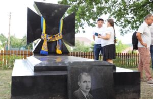 Останки полковника Євгена Коновальця повернули в Україну Останки-засновника-ОУН,-полковника-Євгена-Коновальця-перевезли-в-Україну.-Прощання-і-перепоховання-–-у-Києві