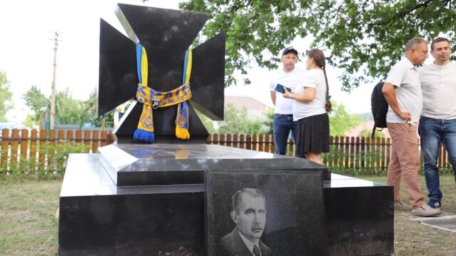 Останки полковника Євгена Коновальця повернули в Україну Останки-засновника-ОУН,-полковника-Євгена-Коновальця-перевезли-в-Україну.-Прощання-і-перепоховання-–-у-Києві