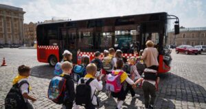 Кабмін перевірить доступність населених пунктів України та підготує план до саміту “Карпатська ініціатива” Зеленський доручив Кабміну перевірити доступ українців до шкіл і лікарень