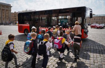Кабмін перевірить доступність населених пунктів України та підготує план до саміту “Карпатська ініціатива” Зеленський доручив Кабміну перевірити доступ українців до шкіл і лікарень
