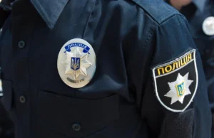 Чоловік погрожував вибухівкою в автосалоні під Києвом Під-Києвом-чоловік-сів-за-кермо-позашляховика-в-автосалоні-та-погрожував-вибухівкою