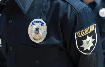 Чоловік погрожував вибухівкою в автосалоні під Києвом Під-Києвом-чоловік-сів-за-кермо-позашляховика-в-автосалоні-та-погрожував-вибухівкою