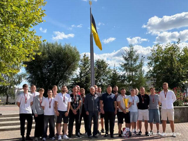 Нагородження футболістів «Шахтаря» у Нововолинську: відзначено кращих та вшановано пам’ять Героїв Нововолинський-ФК-«Шахтар»-здобув-«бронзу»-Чемпіонату-Волині-з-футболу