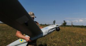 Українські військові знищили ворожі ретранслятори та пункти управління дронами Українські воїни знищили ретранслятори “Гераней” та 5 пунктів управління дронами РФ