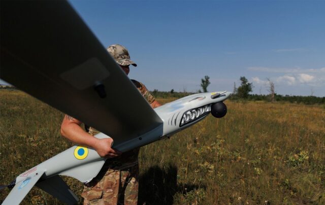 Українські військові знищили ворожі ретранслятори та пункти управління дронами Українські воїни знищили ретранслятори “Гераней” та 5 пунктів управління дронами РФ