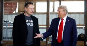 Трамп і Маск відновлюють стосунки: мільярдер інвестує в республіканців Трамп і Маск відновили стосунки після гучного розриву: WSJ розкрили деталі