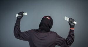 У Франківську місцевий “Робін Гуд” обкрадав багатих: усе закінчилось несподівано У-Франківську-місцевий-“Робін-Гуд”-обкрадав-багатих:-усе-закінчилось-несподівано