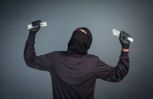 У Франківську місцевий “Робін Гуд” обкрадав багатих: усе закінчилось несподівано У-Франківську-місцевий-“Робін-Гуд”-обкрадав-багатих:-усе-закінчилось-несподівано