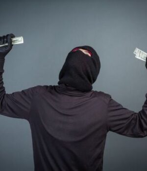 У-Франківську-місцевий-“Робін-Гуд”-обкрадав-багатих:-усе-закінчилось-несподівано