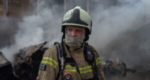 Повітряна тривога в Києві: наслідки атаки балістичними ракетами У Києві після балістичного удару спалахнула пожежа, є постраждала: всі наслідки атаки