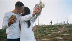 Онлайн-одруження в Україні: нові тенденції та виклики На-кладовищі-й-біля-моря.-Як-в-Україні-одружуються-і-розлучаються-онлайн