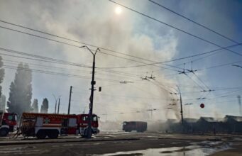 Через атаку РФ у Києві згорів книжковий ринок «Петрівка» Через-атаку-РФ-у-Києві-згорів-книжковий-ринок-«Петрівка»