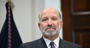Адміністрація Трампа висловила занепокоєння щодо закупівлі Apple китайських мікросхем пам’яті У Трампа звернулися до Apple із закликом не купувати мікросхеми у Китаю