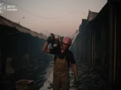 У Києві ліквідували наслідки ворожого обстрілу: зруйнована “Петрівка” У-Києві-рятувальники-ліквідували-наслідки-ворожого-обстрілу-і-показали-зруйновану-"Петрівку"