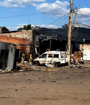 Росіяни вдарили дроном по пошті в Краматорську, є загиблий і поранені