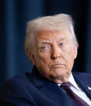 Трамп-пригрозив-розбомбити-Оман,-якщо-той-стане-на-заваді-в-Ормузі
