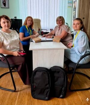 Нововолинська-громада-отримала-ноутбуки-від-БФ-«Рокада»